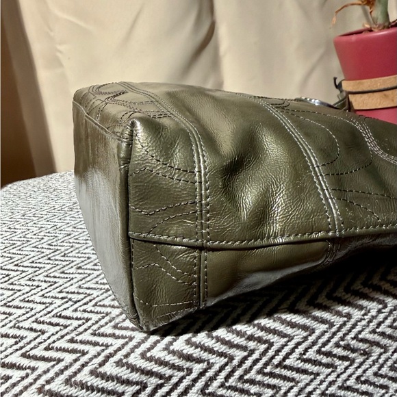 Coach East West Gallery Tote in Metallic Olive Patent Op Art - 2010 - GUC - Picture 9 of 16